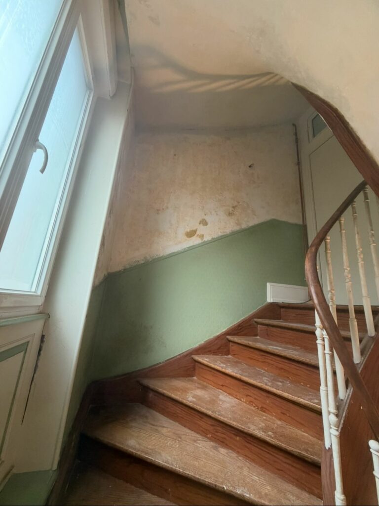 Cage d’escalier avant les travaux