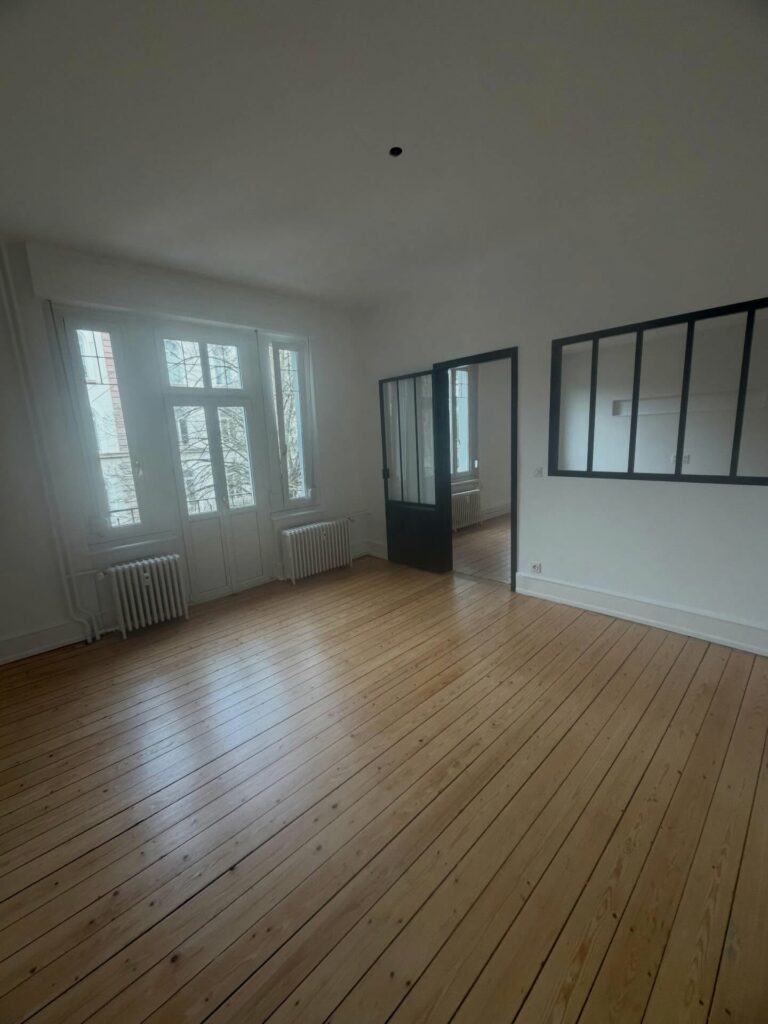 Rénovation intérieure avec parquet et verrière